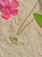 Load image into Gallery viewer, Natural Bermuda Shell Necklace (small)