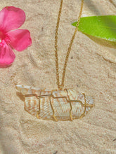 Load image into Gallery viewer, Natural Bermuda Shell Necklace (large)