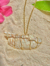 Load image into Gallery viewer, Natural Bermuda Shell Necklace (large)