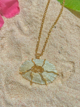 Load image into Gallery viewer, Natural Bermuda Shell Necklace (small)